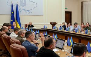 Кабмин на заседании 11 августа снял ограничения на выезд за границу лиц, чьи родные погибли или пропали без вести во время участия в АТО