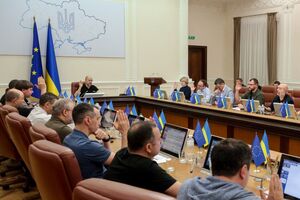 Кабмін на засіданні 11 серпня зняв обмеження на виїзд за кордон осіб, чиї рідні загинули або зникли безвісти під час участі в АТО