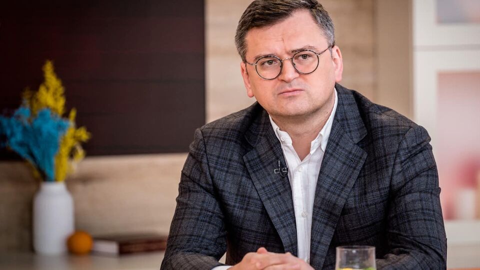 Задачу, чтобы у россиян земля под ногами пылала по всему миру, никто не отменял, заявил глава МИД