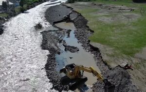 Зараз зведений загін ДСНС виконує відновлювальні роботи біля селища Речиця