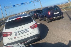 На Крымском мосту образовалась пробка из почти 1300 машин