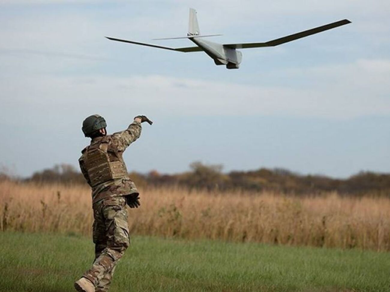 За словами джерел, 17 дронів атакували логістичну базу російських військ неподалік Євпаторії