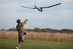 За словами джерел, 17 дронів атакували логістичну базу російських військ неподалік Євпаторії