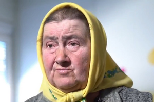 За словами Мартинець, розпалюючи багаття, щоб спекти хліб, вона ризикувала життям, оскільки на її вулиці стояли ворожі танки