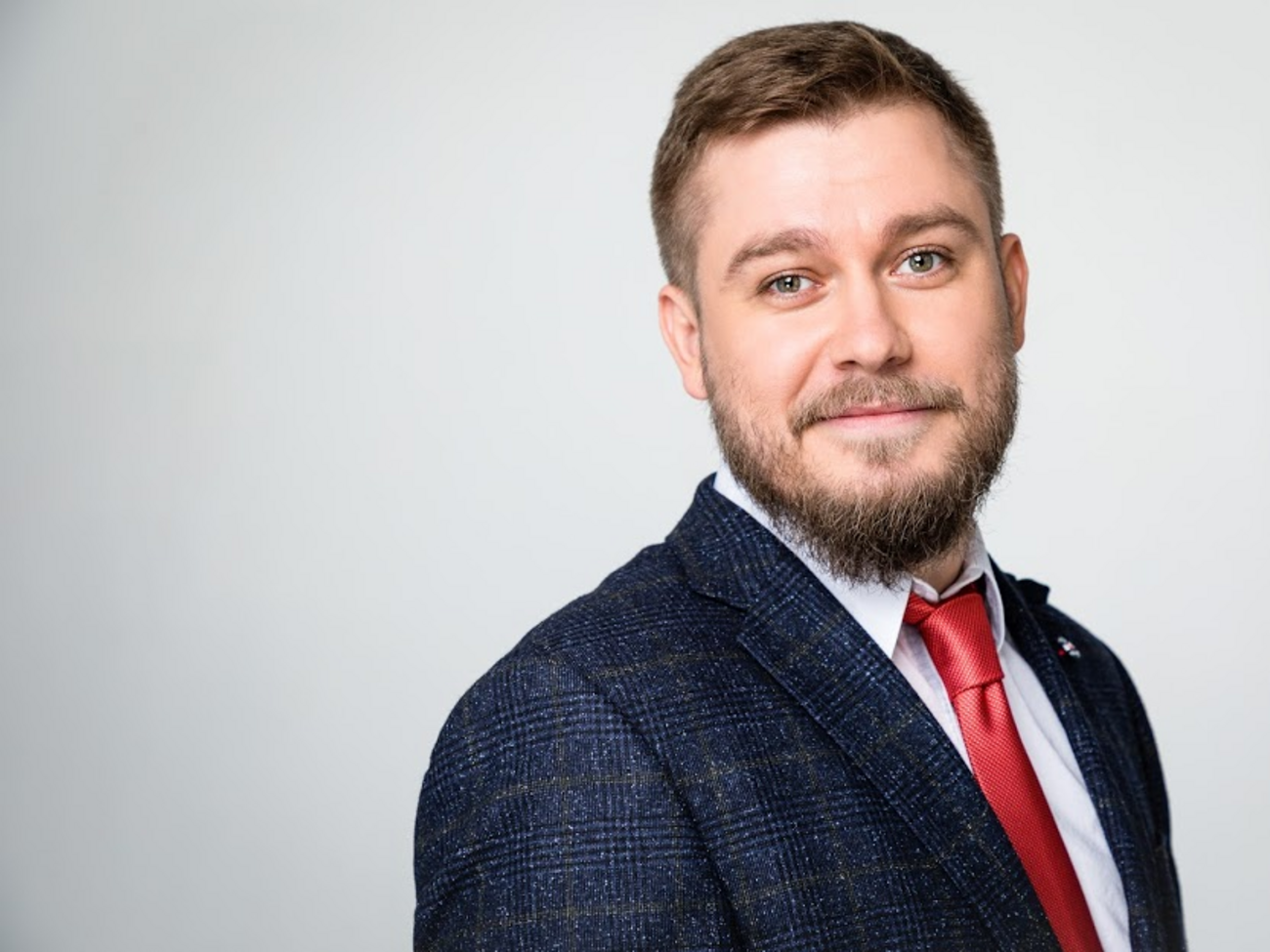 У наших врагов нет причин заканчивать войну, это надолго. И не делайте себе нервы, бюджет на ИПСО у россиян поехал астрономический