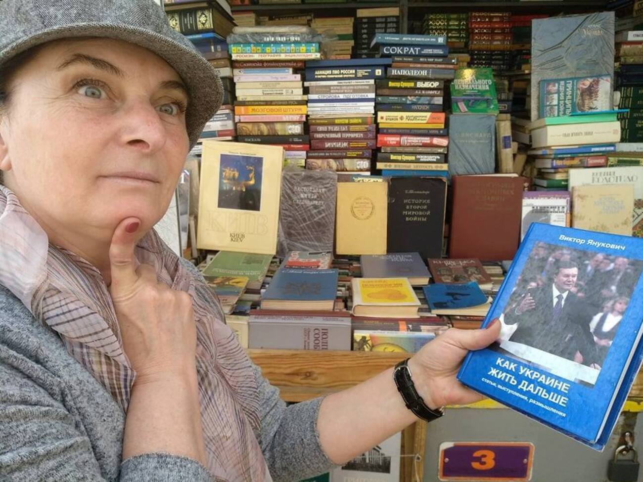 Не стесняйтесь воспитывать людей, которые во время похорон военных не проявляют уважения, слушают музыку и не могут встать на колено