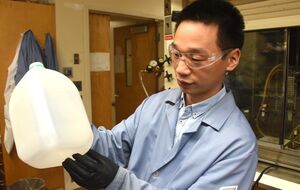 Ученый сделал мыло из пластика, сжигая его