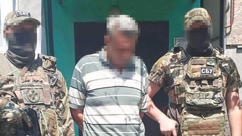 Співробітники СБУ затримали підозрюваного "на гарячому", коли він здійснював дорозвідку місцевості