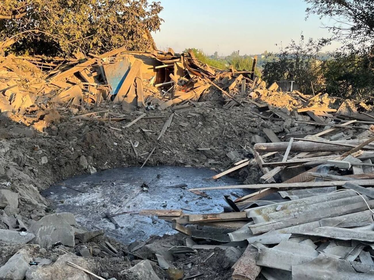 В результате российских обстрелов разрушены дома, есть раненые и погибшие