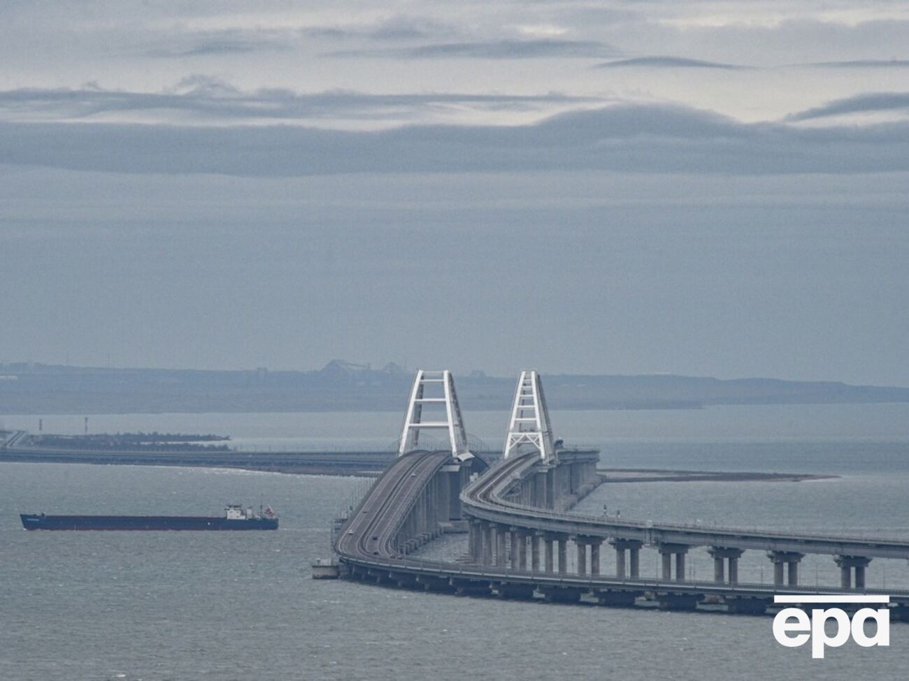 Крымский мост после украинских атак россияне защищают изо всех сил, отметил Плетенчук