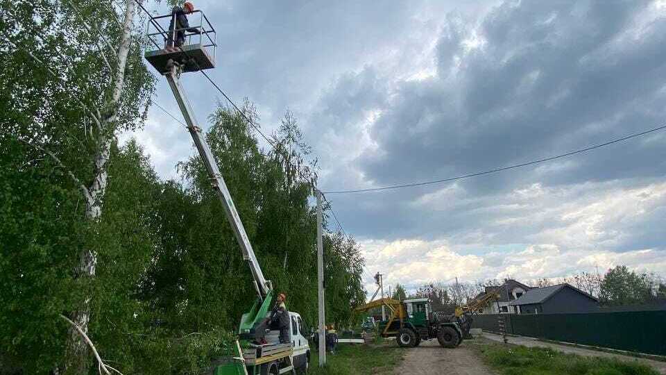 Фахівці відновлюють мережі, щойно дістають дозвіл від військових і рятувальників