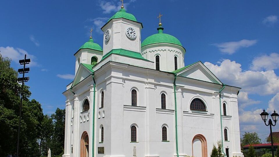 2003 року виконком Канівської міськради дав УПЦ МП дозвіл на оформлення права власності на собор