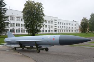 Игнат объяснил, что ракета Х-22 хоть и считается крылатой, но является сверхзвуковой