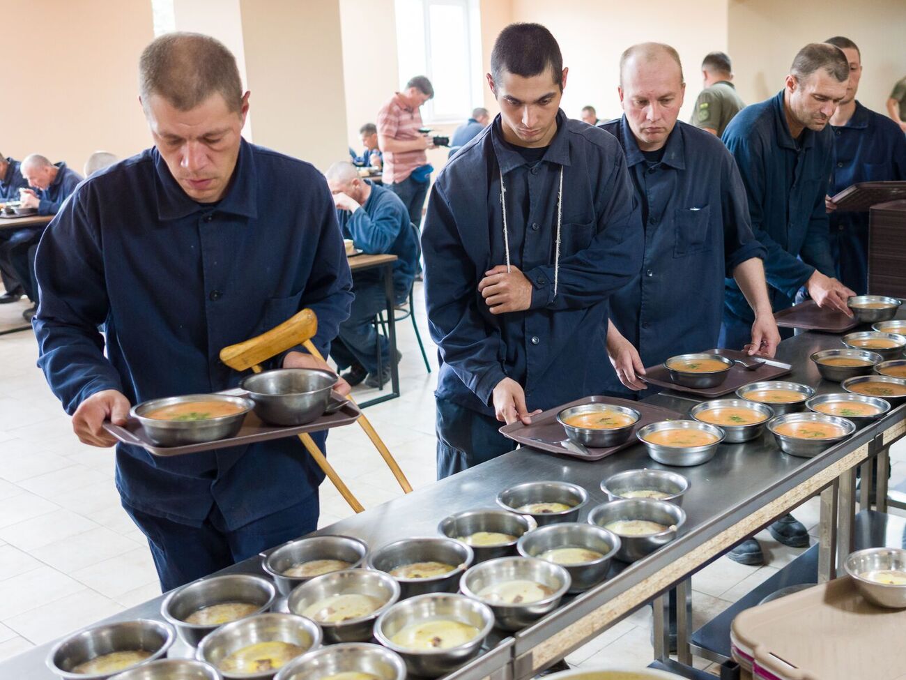 У российских оккупантов в лагере трехразовое питание