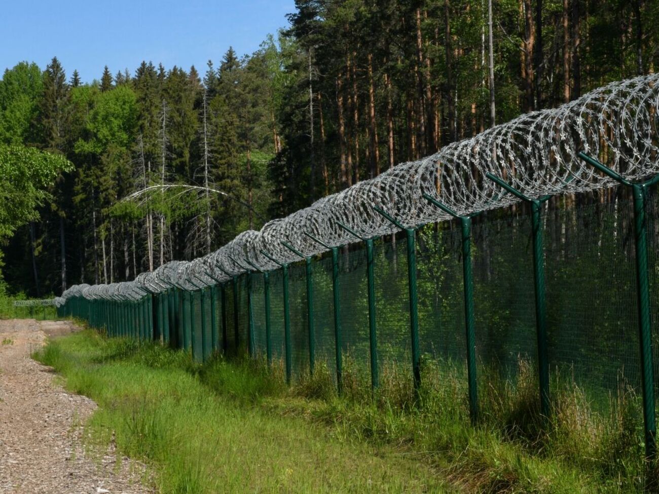 Госпогранслужба Латвии мобилизует пограничников на службу и запросила помощь армии из-за ситуации на границе
