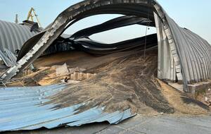 В результате вражеских попаданий по одному из портов Дуная пострадали складские помещения и зернохранилища