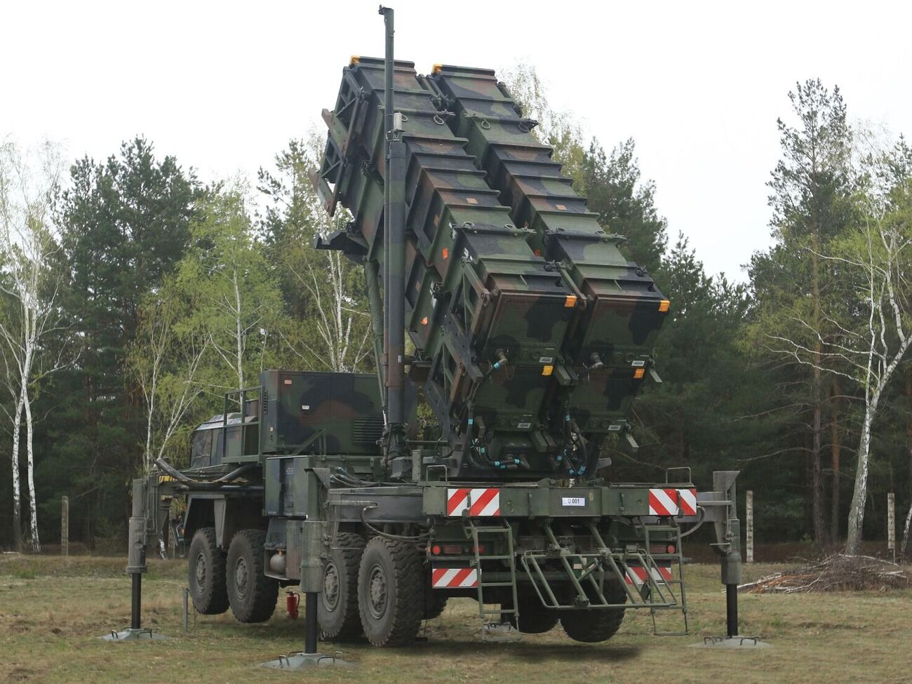 ЗРК Patriot 70-х годов разработки модернизируется новым типом ракет, которые способны сбивать в том числе и "Кинжал", отметил Игнат