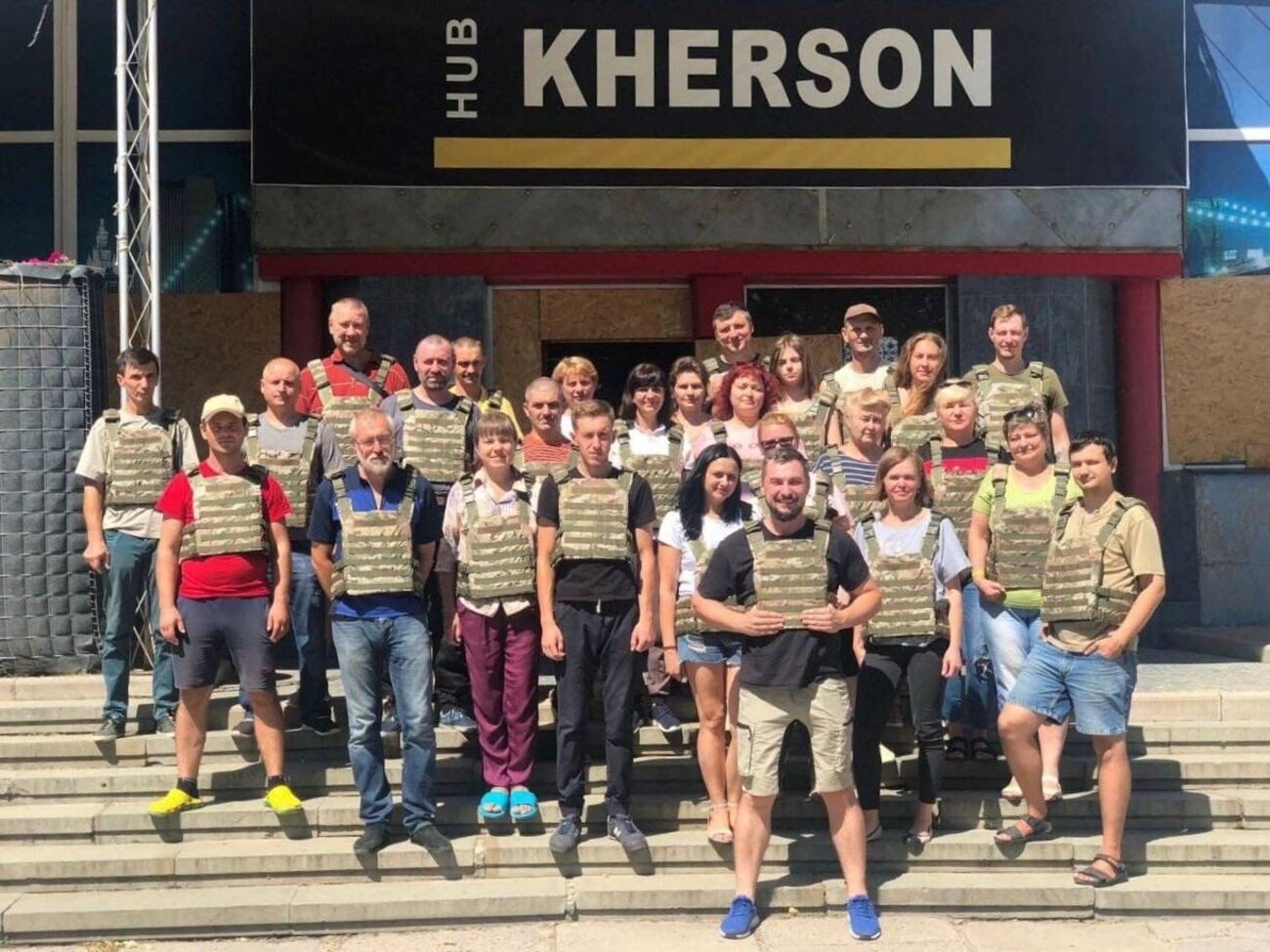 Компания продолжает бесплатно снабжать стальными пластинами для бронежилетов подразделения сил обороны Украины, коммунальные предприятия и территориальные общины