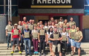 Компания продолжает бесплатно снабжать стальными пластинами для бронежилетов подразделения сил обороны Украины, коммунальные предприятия и территориальные общины