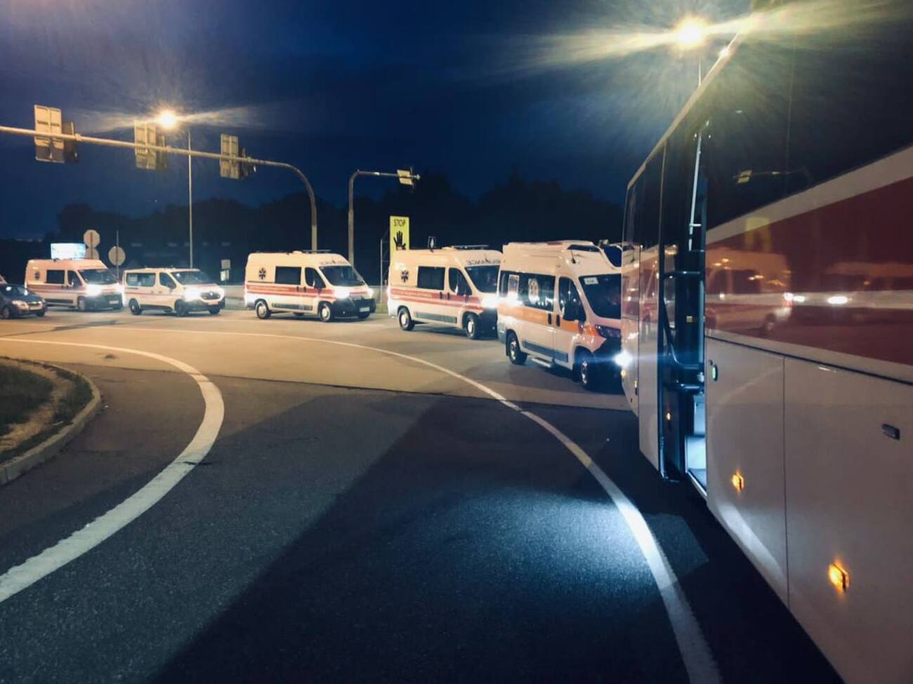 За время полномасштабной войны в Украину доставили более 1300 медавтомобилей, отметили в Минздраве