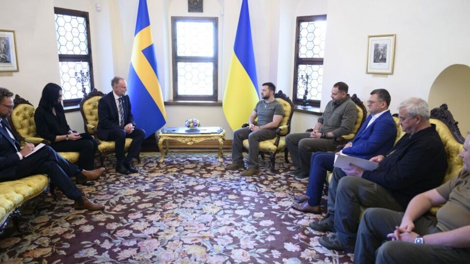 С каждым из послов Зеленский провел отдельный разговор