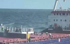 13 августа в минобороны РФ заявили, что российский патрульный корабль "Василий Быков" требовал остановки судна Şükrü Okan