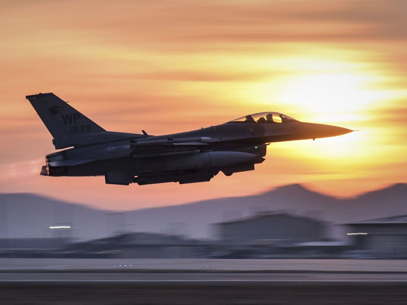 Блінкен висловив "цілковиту підтримку США" як передання Україні винищувачів F-16, так і підготовки українських пілотів кваліфікованими інструкторами, зазначило Reuters