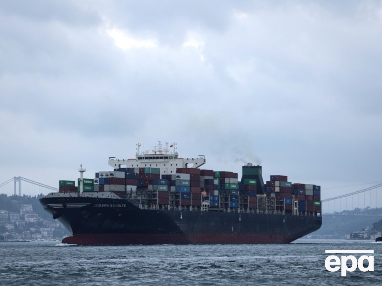 Судно першим минуло українським гуманітарним коридором і прибуло в пункт призначення. На думку експертів, російська "блокада" в Чорному морі – "чистий театр"