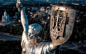 Оновлену частину пам'ятника також мають змонтувати до 24 серпня