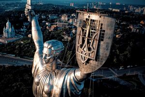 Монтаж обновленной части памятника также должен быть завершен до 24 августа