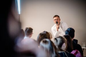 Опыт ветеранов нужен МИД Украины и дипломатии военного времени, отметил Кулеба