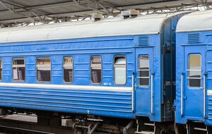 Персоналу поездов в Крыму рекомендуют "аккуратно заглядывать в гаджеты пассажиров"