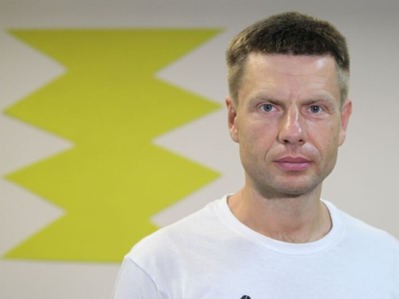 Уявіть. Звільнені воєнкоми у званні щонайменше полковник на фронті будуть командувати бойовою частиною, хоча все життя працювали у військкоматі. Пропонуємо процедуру пониження у званні