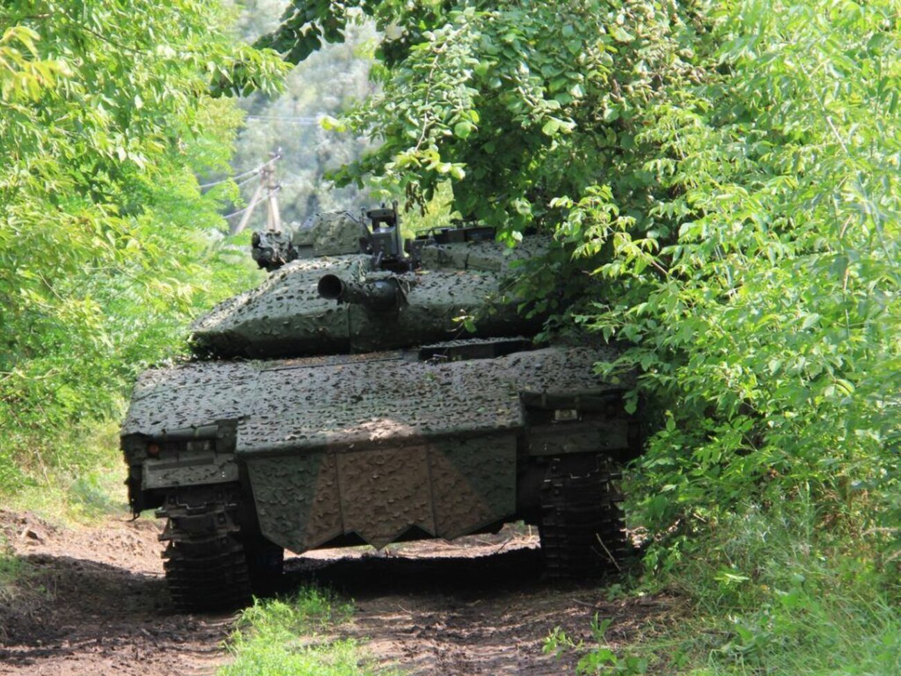 Крістерссон заявляв у лютому, що Україна отримає 51 бойову машину піхоти CV90