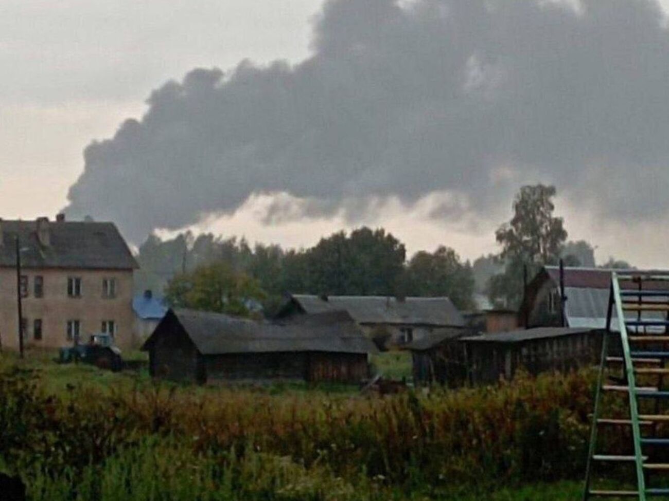 На российском военном аэродроме загорелся самолет