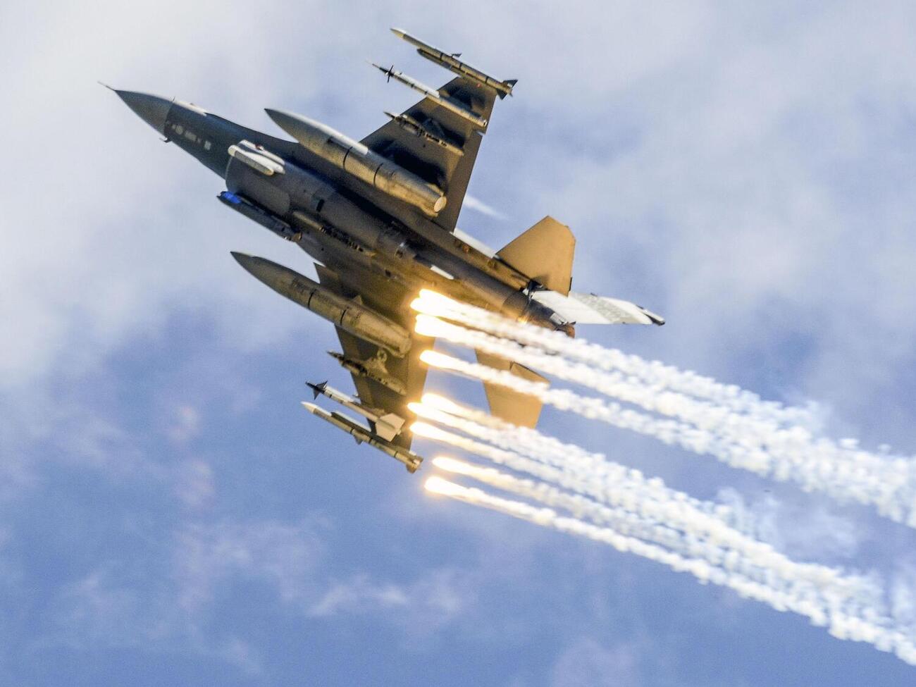 Для того, щоб знищити російські Су-35, досить ланки літаків типу F-16, JAS 39 Gripen, зазначив Олещук