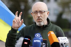 СМИ сообщали, что Зеленский уже говорил с двумя претендентами на должность министра обороны вместо Резникова (на фото)