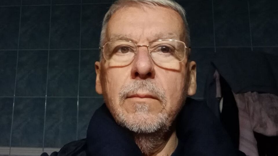 Клочко: Перед операцией меня развлекает персонал, спрашивают: "Какого года выпуска ваша машина?"
