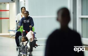 Із Нігеру в Париж прибув перший евакуаційний рейс