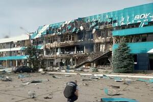 В результате российской атаки дронами Shahed существенно разрушено трехэтажное здание морвокзала в Измаиле, отметили в Одесской областной прокуратуре