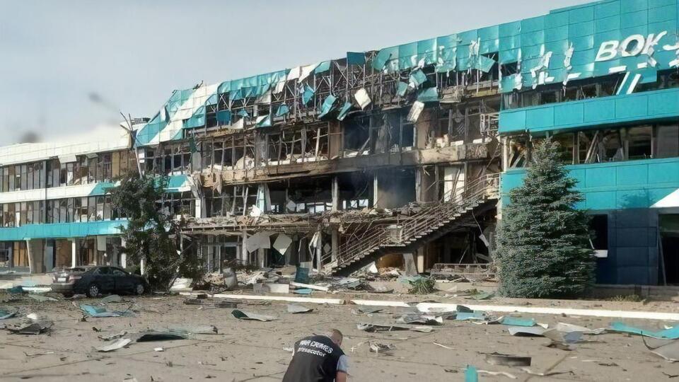 В результате российской атаки дронами Shahed существенно разрушено трехэтажное здание морвокзала в Измаиле, отметили в Одесской областной прокуратуре