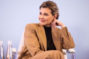 Зеленська з'являється на офіційних заходах у вбраннях і прикрасах від українських брендів