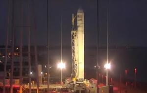 Ракета-носитель с космическим кораблем стартовала с атлантического побережья США