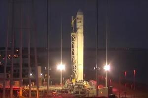 Ракета-носитель с космическим кораблем стартовала с атлантического побережья США