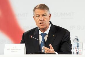 Йоханнис назвал неприемлемыми российские обстрелы