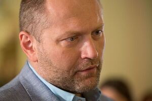 Побратим рассказал, что тело погибшего замкомбата уже больше года лежит в морге и жена отказывается его забирать. Она верит, что он в плену
