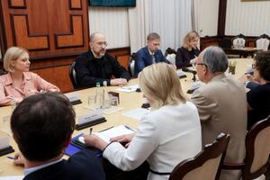 Шмыгаль обсудил с послами G7 "ключевые темы и реформы"