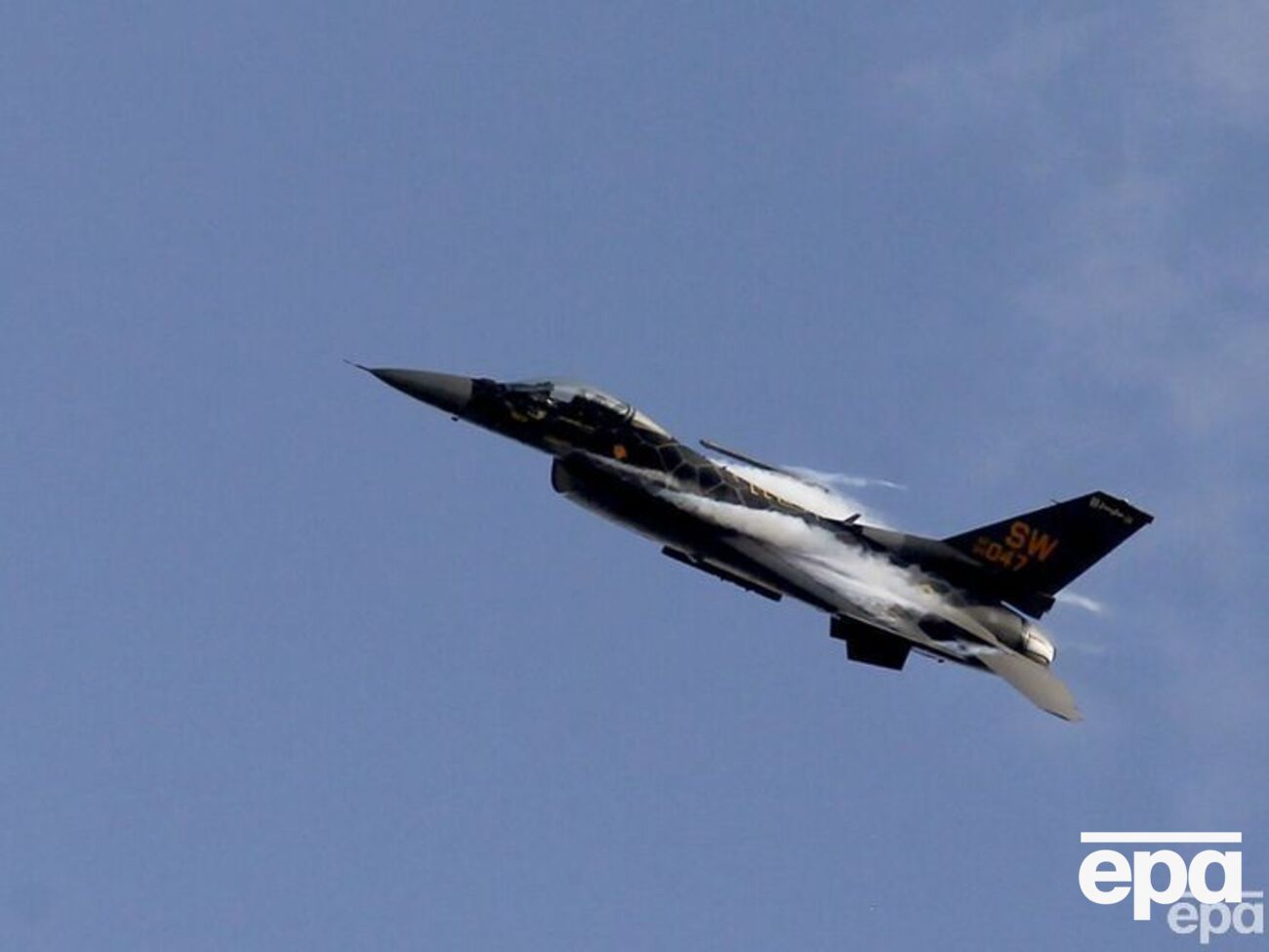 О создании коалиции по подготовке украинских военных летчиков на истребителях F-16 на саммите НАТО в июле договорились 11 стран