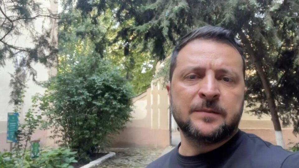 Зеленский встречался с чиновниками и жителями Берегово