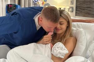 Молодша дочка Зінченка і Влади Седан (на фото) народилася 2 серпня